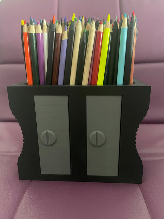 Pot à crayons en forme de taille-crayon double lame